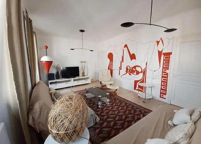 Appartement Tres Bien Situe- Spacieux - Calme - Parking