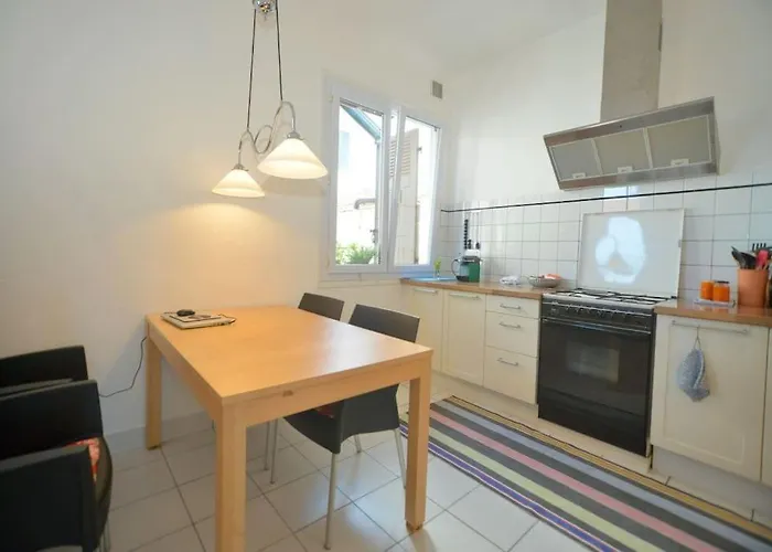 Appartement Tres Bien Situe- Spacieux - Calme - Parking