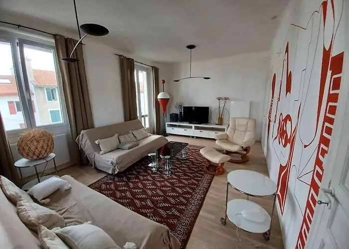 Appartement Tres Bien Situe- Spacieux - Calme - Parking