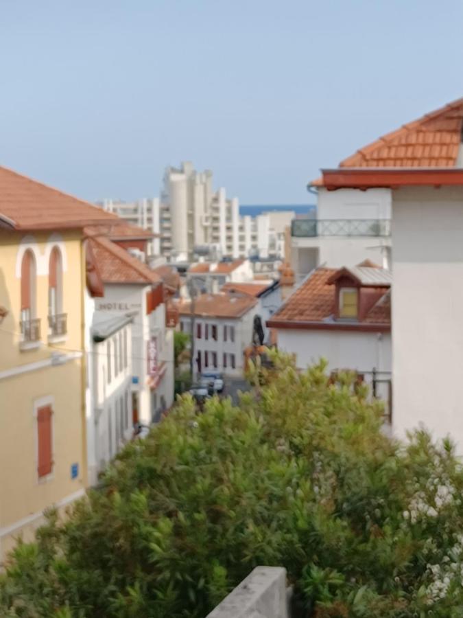Tres Bien Situe- Spacieux - Calme - Parking Apartment