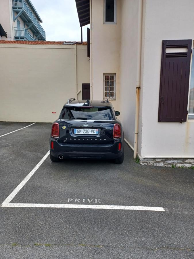 Tres Bien Situe- Spacieux - Calme - Parking Apartment